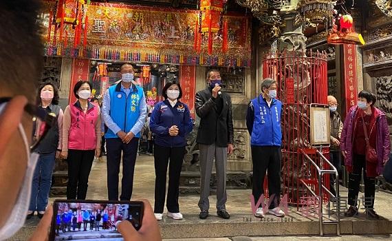 張麗善廟宇走春送紅包 北港警犯罪預防暨交安宣導