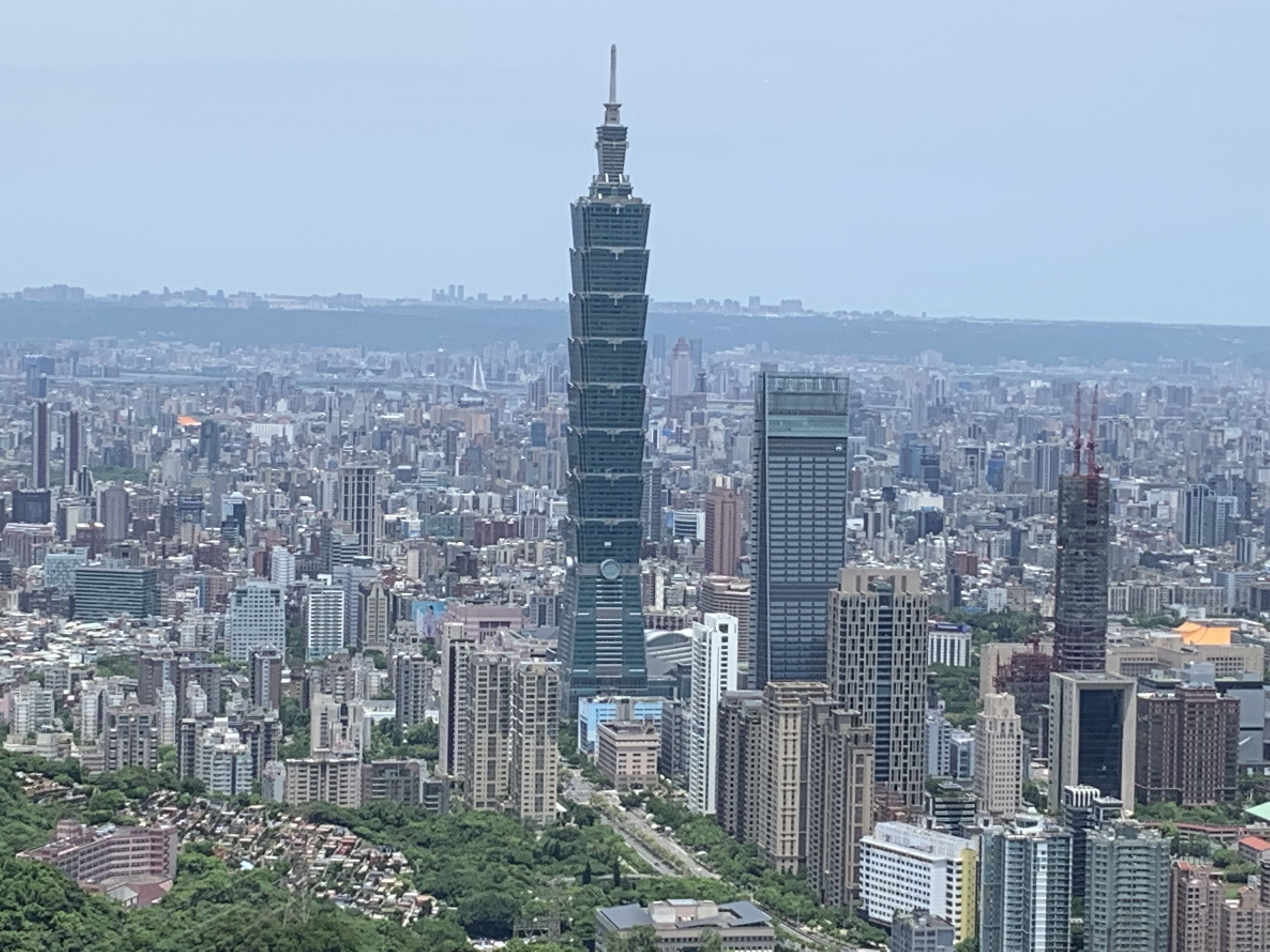 全國近1.7萬公頃土地未辦繼承,面積約有111個信義計畫區大。圖為位於信義計畫區的101大樓/陳秀枝攝