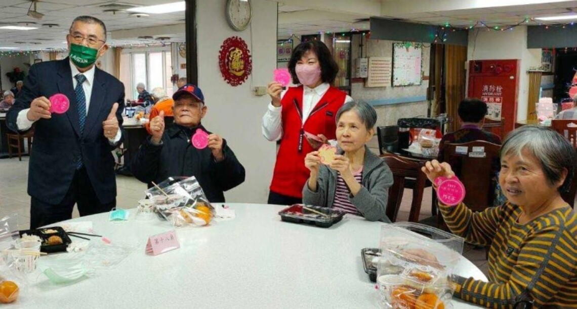 歲末圍爐辭歲迎春 老人公寓長者樂開懷