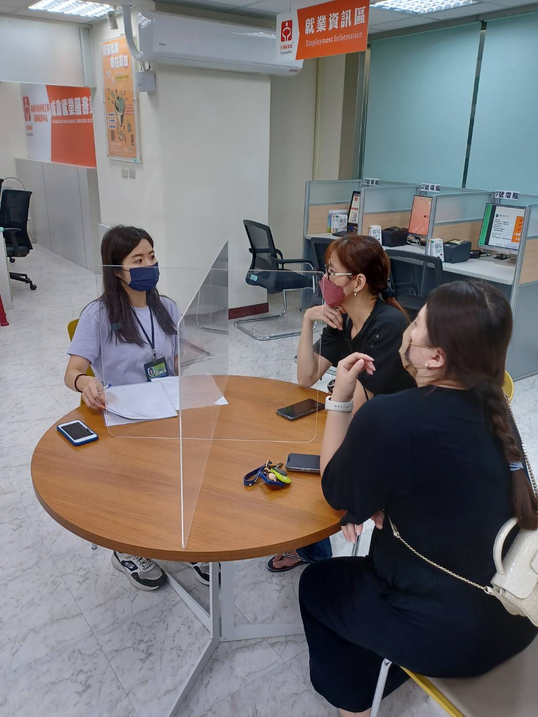 高市勞工局協助失業母親克服逆境