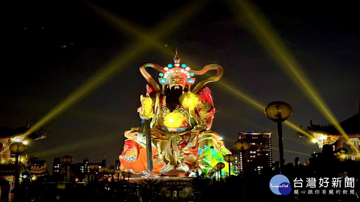 ▲年初五,高雄燈會水上燈光展演登場。(圖/記者 許高祥 翻攝)