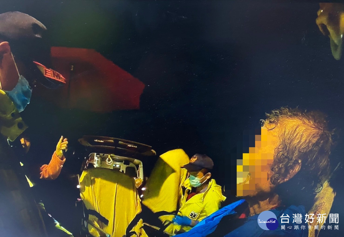 失蹤老婦年節欲探親,迷途騎單車18小時,暖警協查身分助返家。<br /><br /> <br /><br />