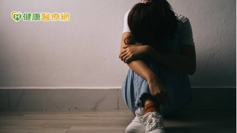 青少年自殺死亡率飆!憂鬱常被誤認叛逆 「1法」防陷負面情緒