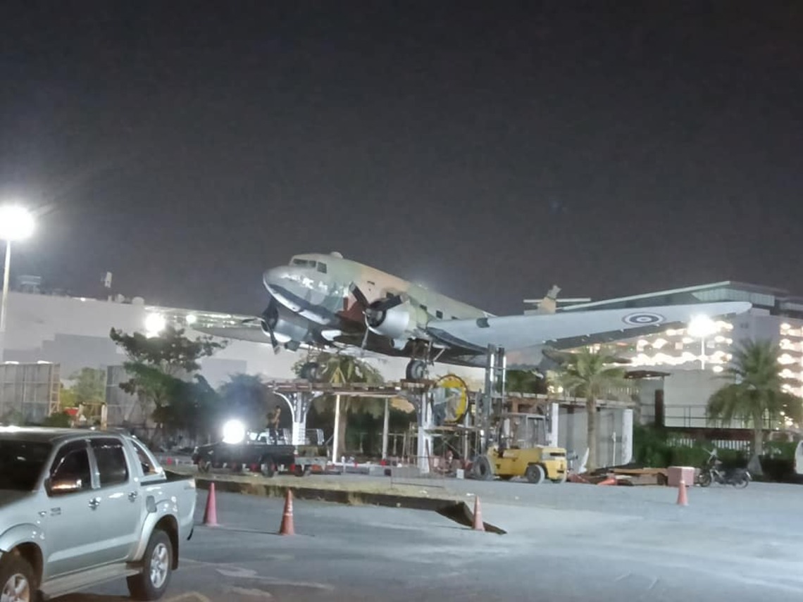 泰國曼谷Changchui 飛機夜市佔地廣,舊飛機展示多