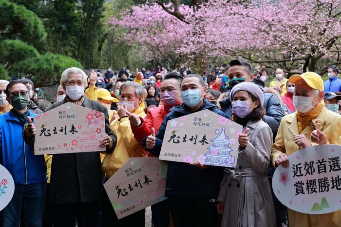 侯友宜初四走春 邀大家到淡水天元宮賞花追櫻