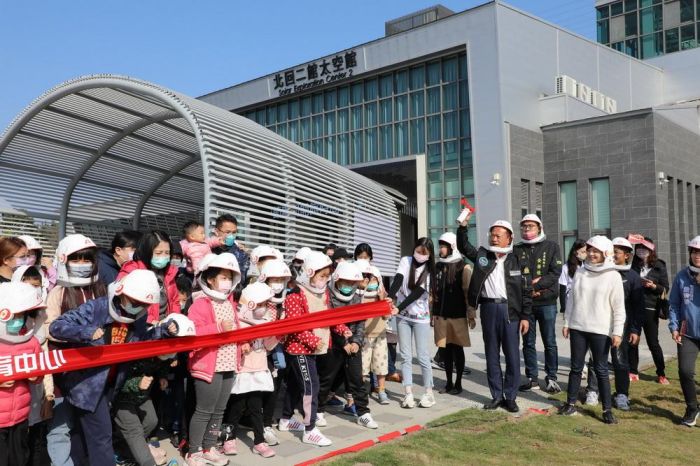 2023年回嘉真好!翁章梁戴上太空帽 邀鄉親遨遊太空館