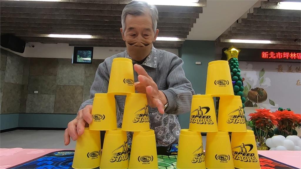 突破年齡極限!94歲林有德最高齡疊杯選手 半夜起床苦練 創2項世界紀錄