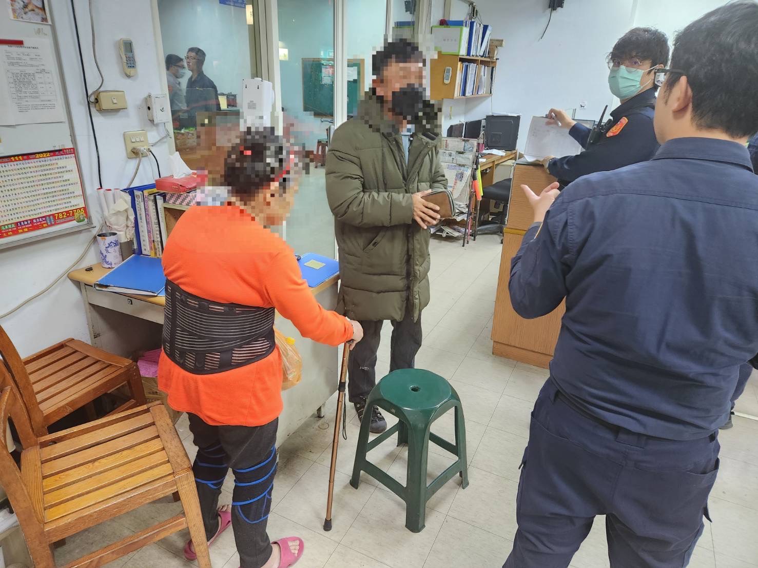 婦人除夕夜走失警助返家團圓