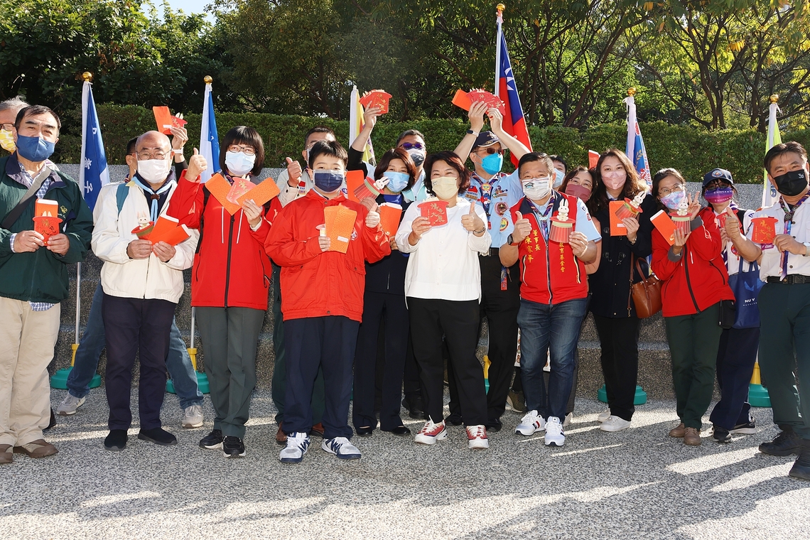 福兔迎新春!嘉義市童軍新春團拜 市長黃敏惠分送小紅包祝賀「鴻『兔』大展」