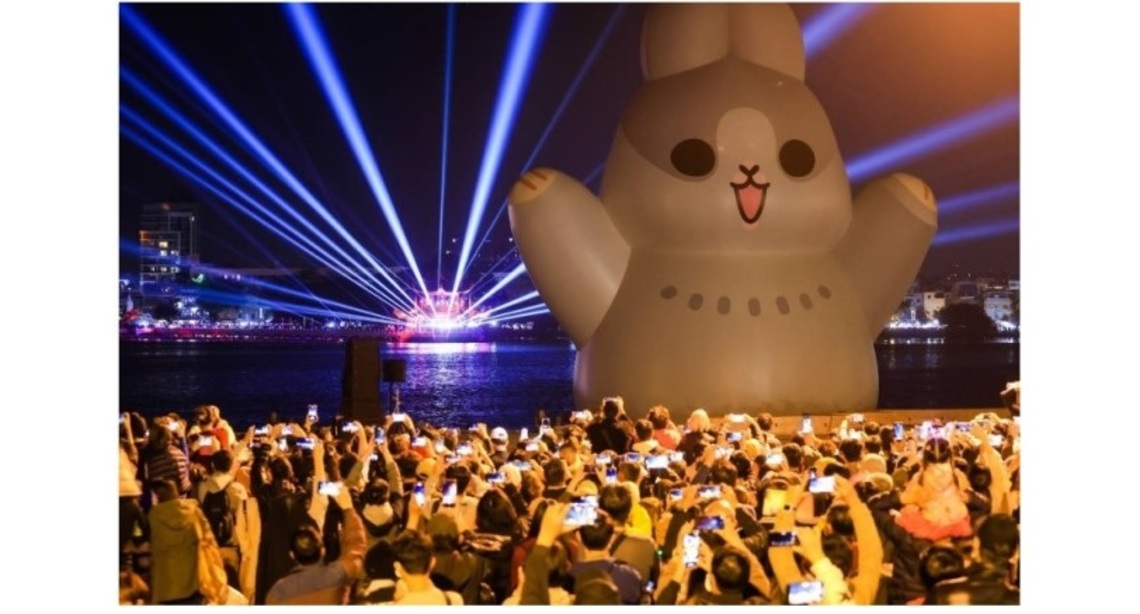 高雄蓮潭燈會熱鬧登場 史上最濃台灣味30萬人嗨爆現場