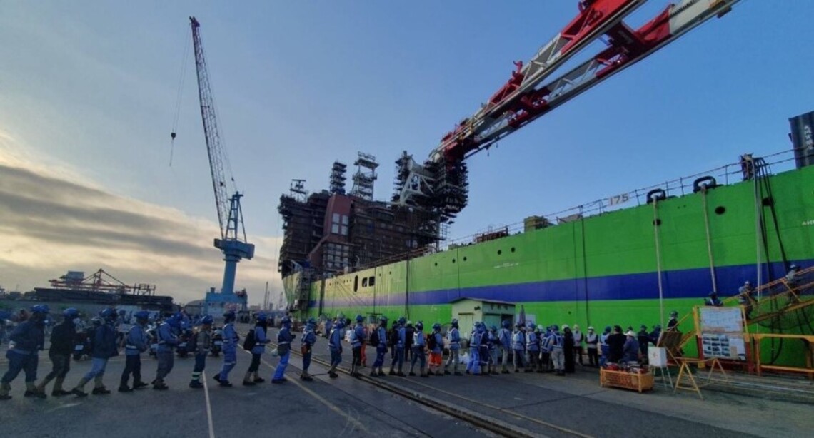 台船員工春節連假日夜趕工 為台灣水下軍力、離岸風場電力打拚努力