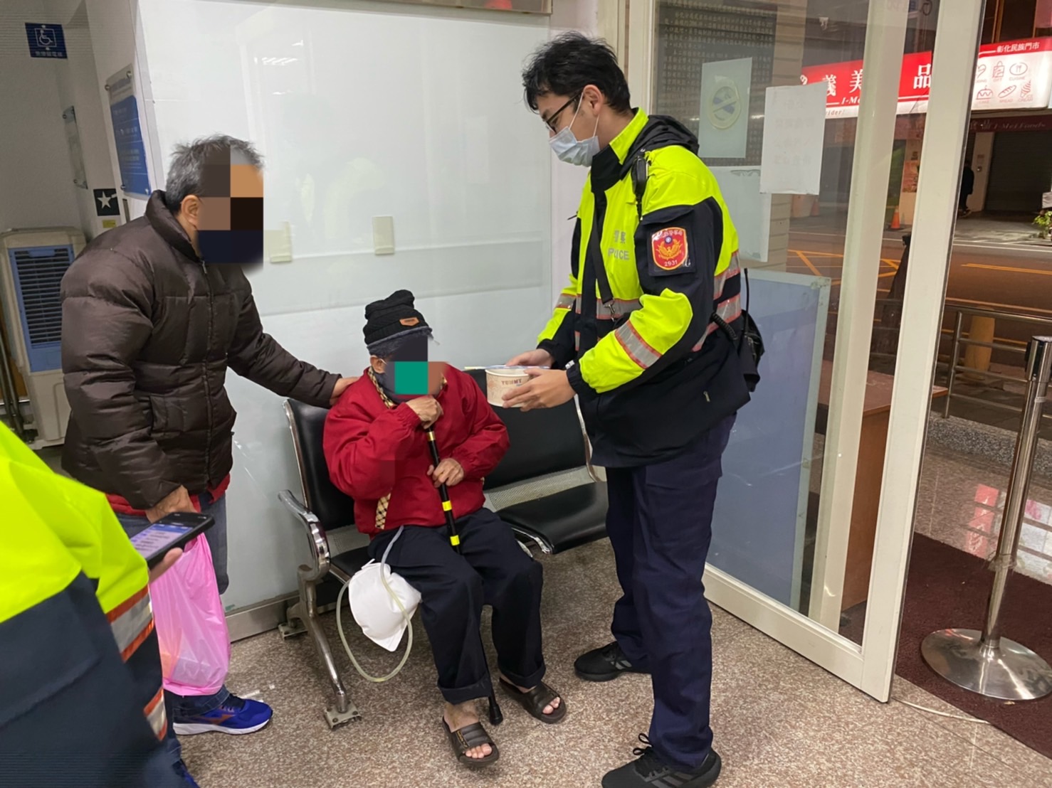 彰化警彰化分局民族路派出所日前積極協助尋獲失智老翁,深獲民眾讚賞肯定。(圖/記者謝榮浤翻攝)