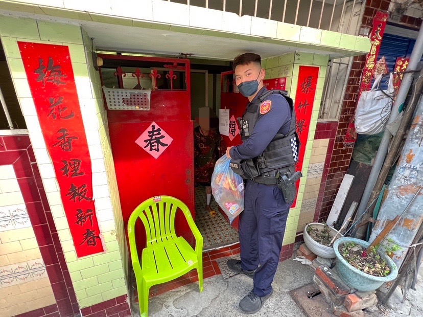 老婦深夜迷途警神救援