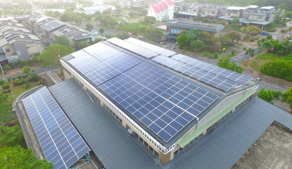 國泰金控以捐款公益基金號召「員工減重」,並由太陽能全民電廠平台陽光伏特家協助推