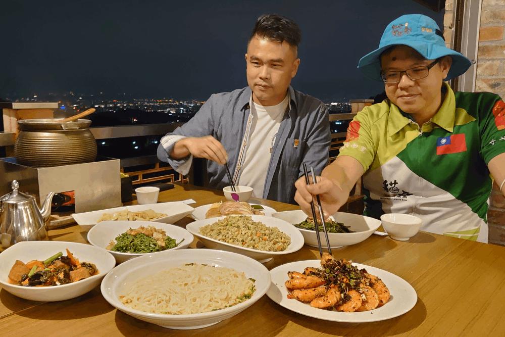 把握春節連假尾聲 議員邀貓空嚐美食賞夜景 78 張志豪於貓空大茶壺餐廳