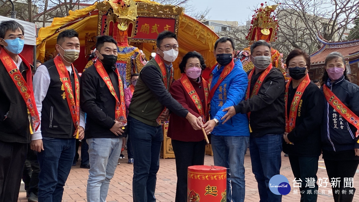鹿港四季紅「文衡聖帝新春賜福踩街」祈福好運來。圖/彰化縣政府提供