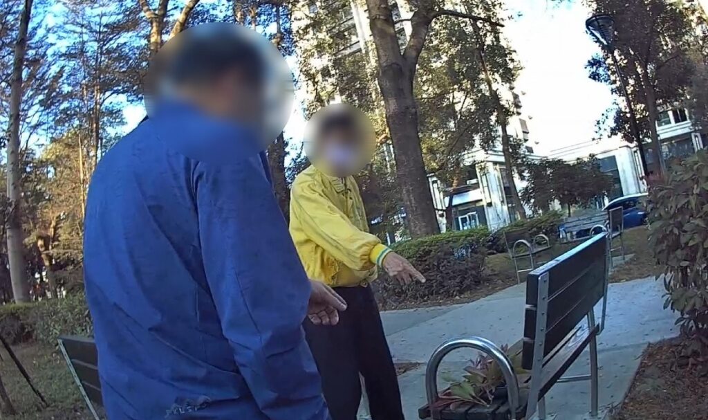 ▲ 熱心阿伯幫皮夾野外求生,避免遭人覬覦 (圖/台中市警察局 提供)