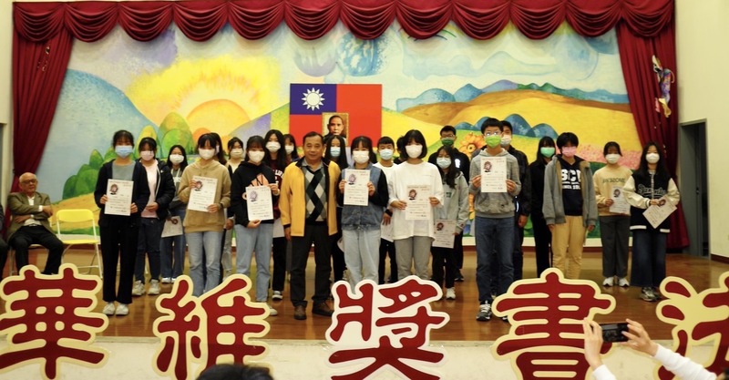漾新聞|華維獎祖孫書法競賽 千歲爺奶攜手幼童山頂國小傳墨香