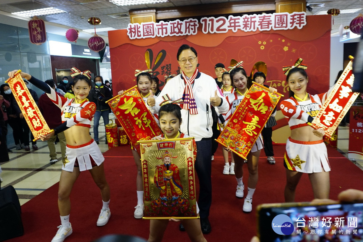 桃園市政府舉行112年新春團拜,市長張善政率同局處首長與市府團隊進行團拜。
