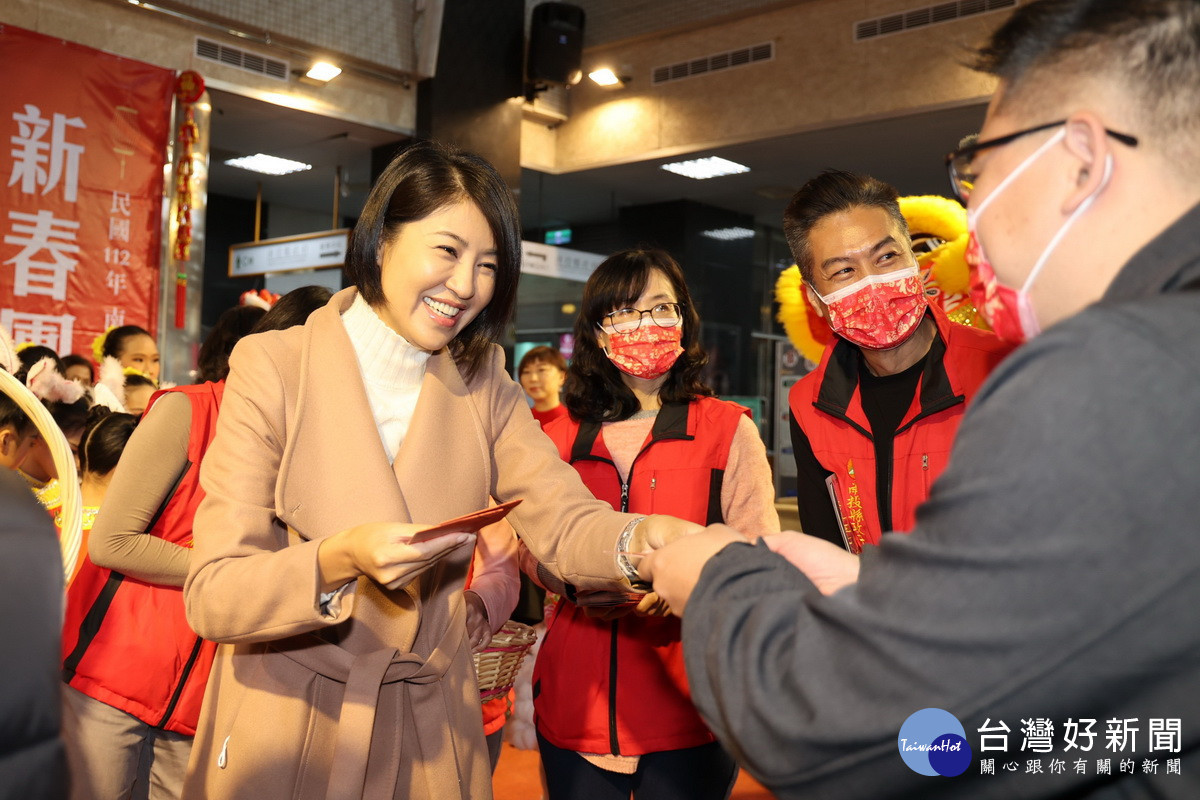 許縣長發送小紅包祝福縣民及府內員工新年順利。(縣府提供)