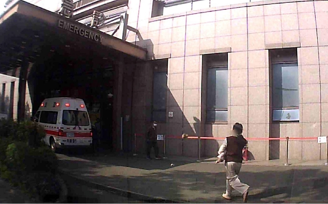 ▲ 女幼童熱痙攣昏厥,員警急開道護送,3分鐘趕抵醫院 (圖/台中市警察局 提供)