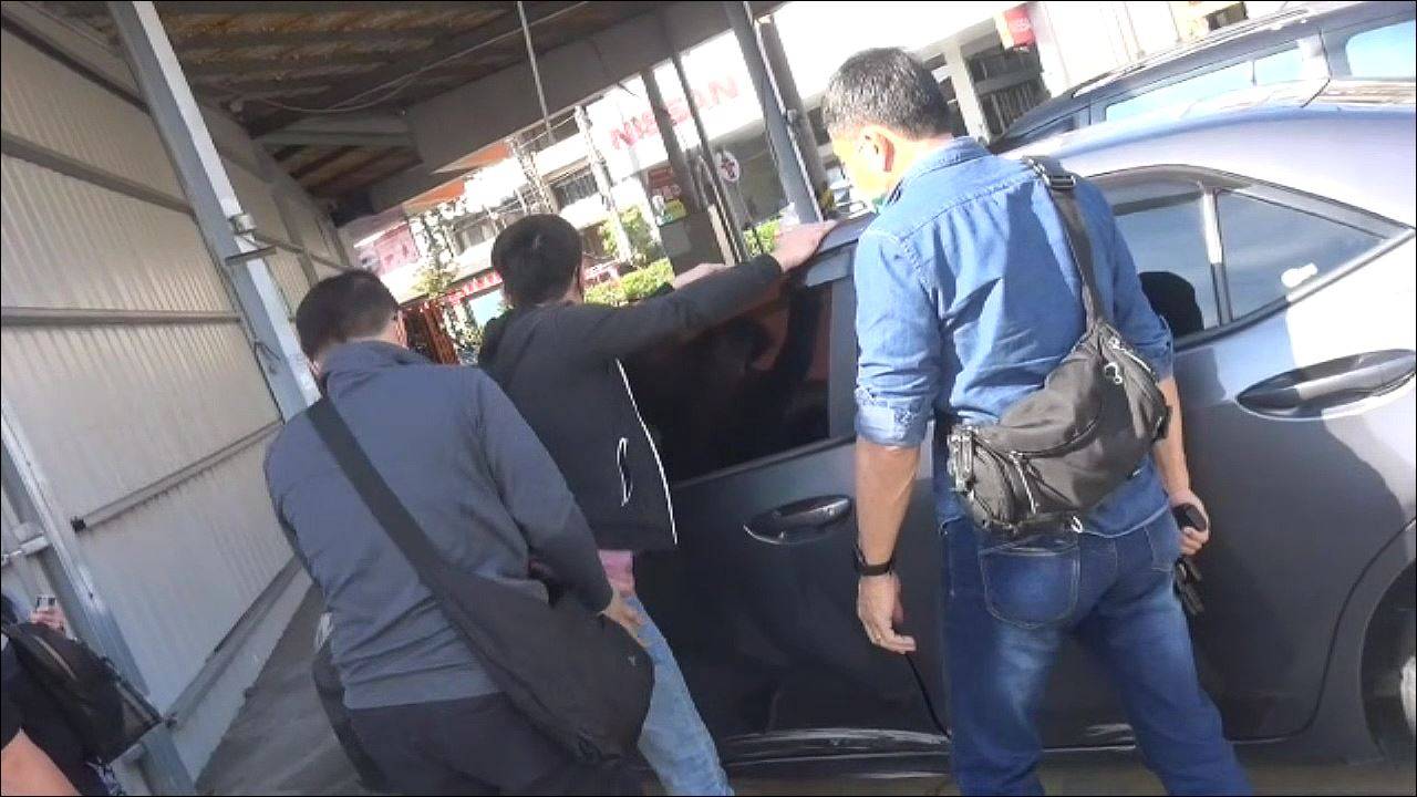 雄警飛象過河 越區查獲槍砲通緝犯