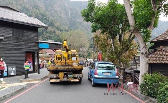遊客春節旅遊遇車輛拋錨 集集警暖心助解圍