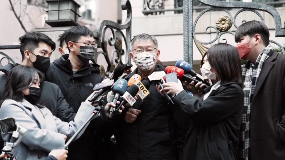 柯文哲認為,陳建仁從中研院借調閣揆,依法行政就好。民眾黨提供