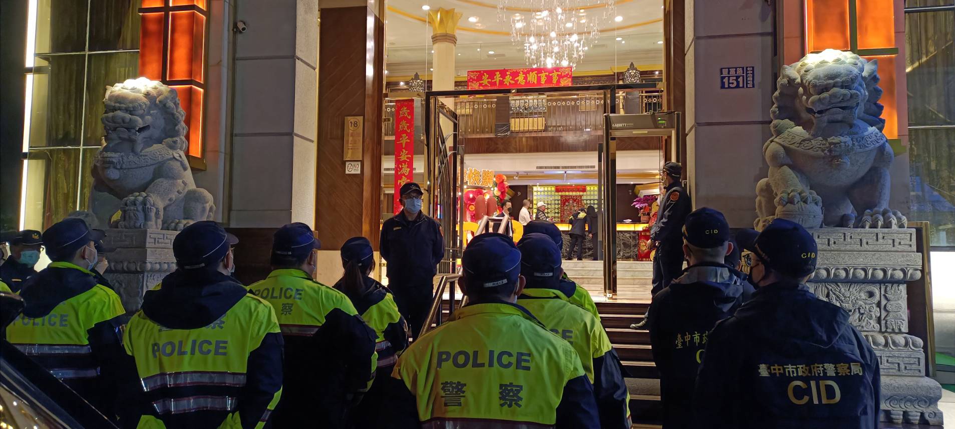 ▲ 分局長李建興於臨檢勤務前,進行勤前任務提示 (圖/台中市警察局 提供)