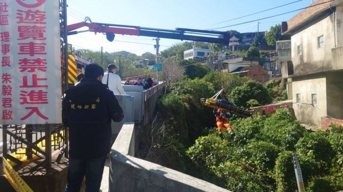 女子掉落深約12.5公尺深溝傷重不治 死因尚待調查
