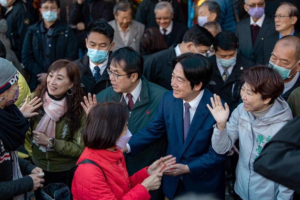賴副總統2023年春節在南部寺廟巡禮。(圖/總統府提供)