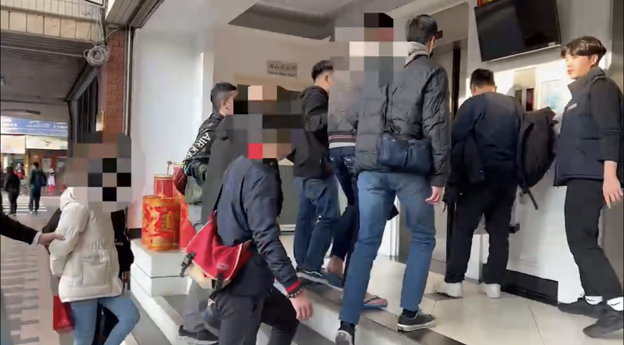 海山警方將涉嫌毒品槍械之眾犯嫌逮捕移送。(記者戴昱弘翻攝)