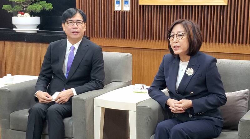 漾新聞|(含影音)新春議會開議陳其邁拜會康裕成強調是來「宣誓效忠議長」 遭康緩頰「是府會共同向市民宣誓效忠」