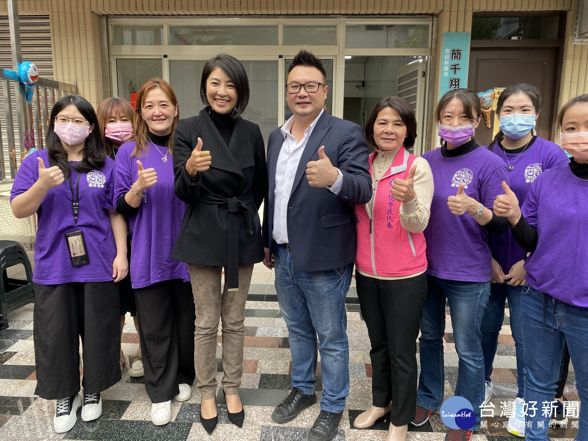 許縣長特別前往致意。（縣府提供）