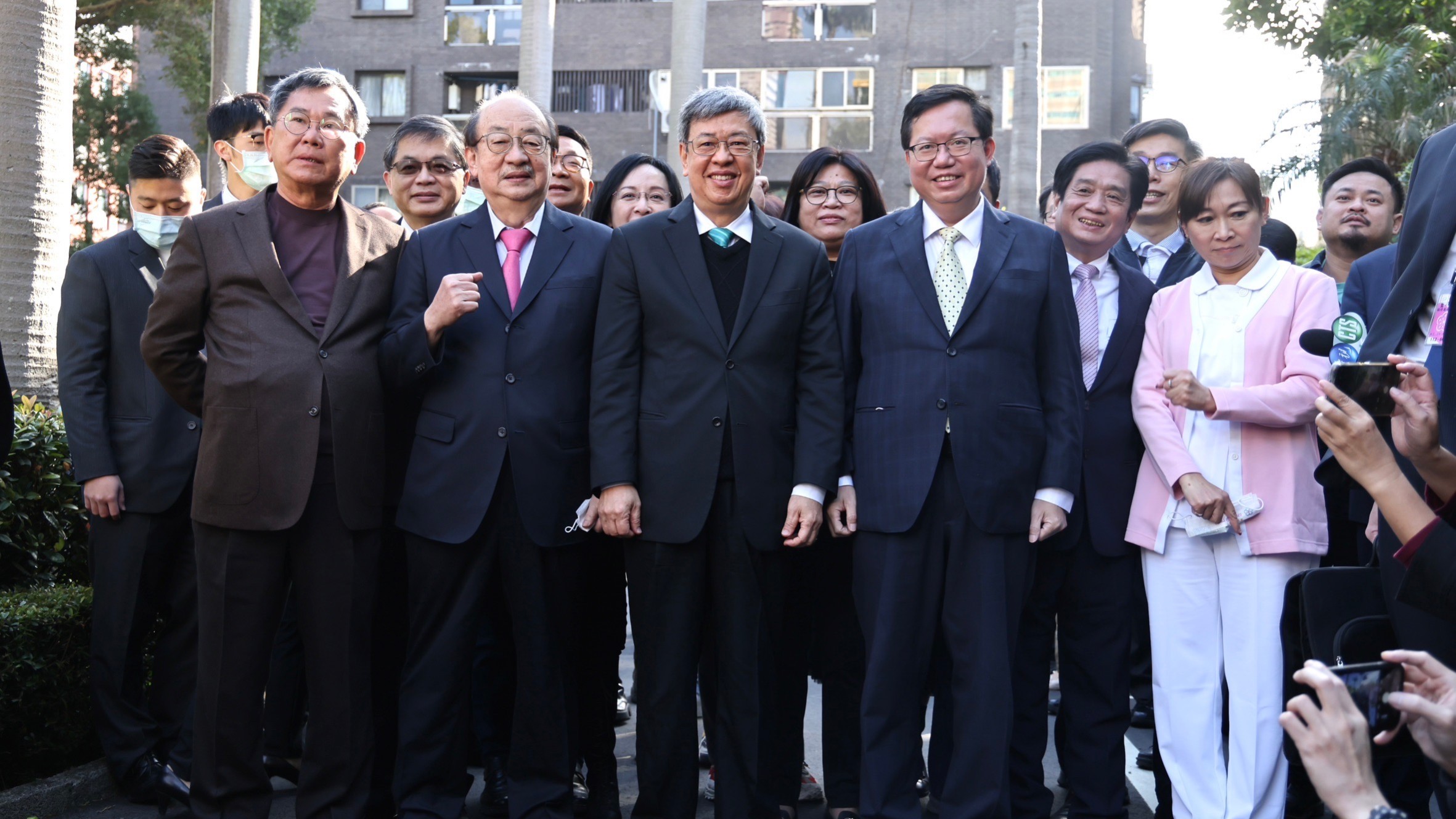 陳建仁一早拜會立法院各黨團,民進黨團總召柯建銘率同仁迎接。林啟弘攝