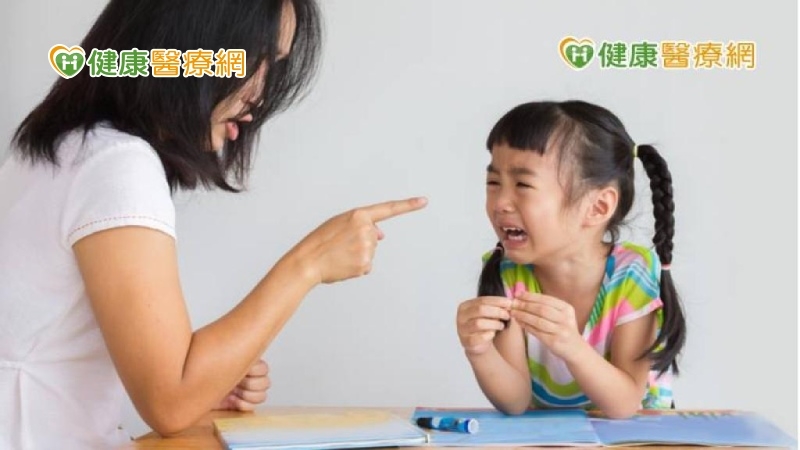 小孩在外大聲挑釁怎麼教? 專家教你一句話回應
