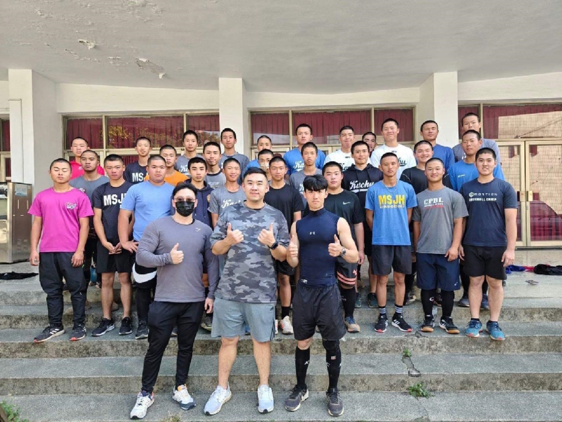 嘉義高中畢業生 聯合當地健身房 出錢出力溫暖做愛心