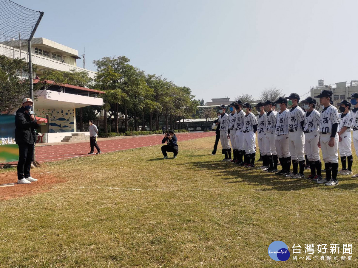 錫卿文教秀運動傳承棒球訓練營,培育彰化海線棒球選手。圖/彰化秀傳醫院提供