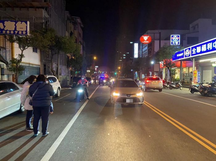 婦人穿越馬路遭撞送醫不治 警籲用路人務必遵守交通法規