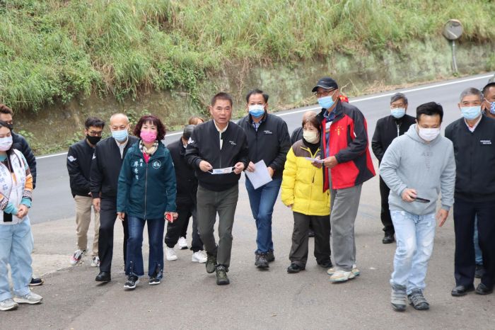 沒自來水可用! 鍾東錦會勘造橋陽明山莊推動供水延管工程