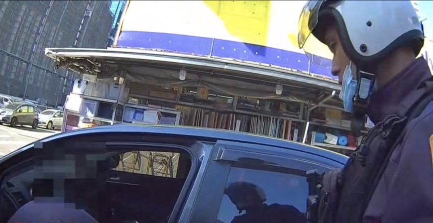車門剛打開警一句：「東西在哪拿出來」 男秒認栽持毒