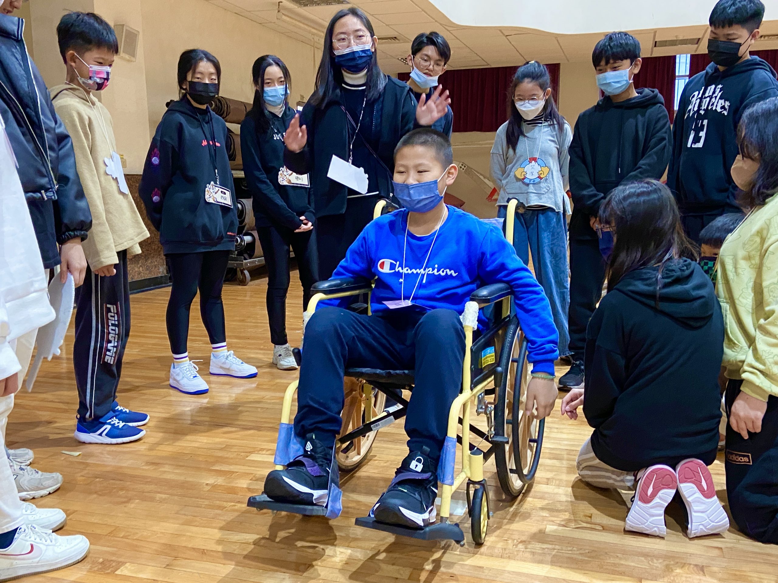輔大醫學營孩子玩中學認識醫學六大專業體驗輔具超有感