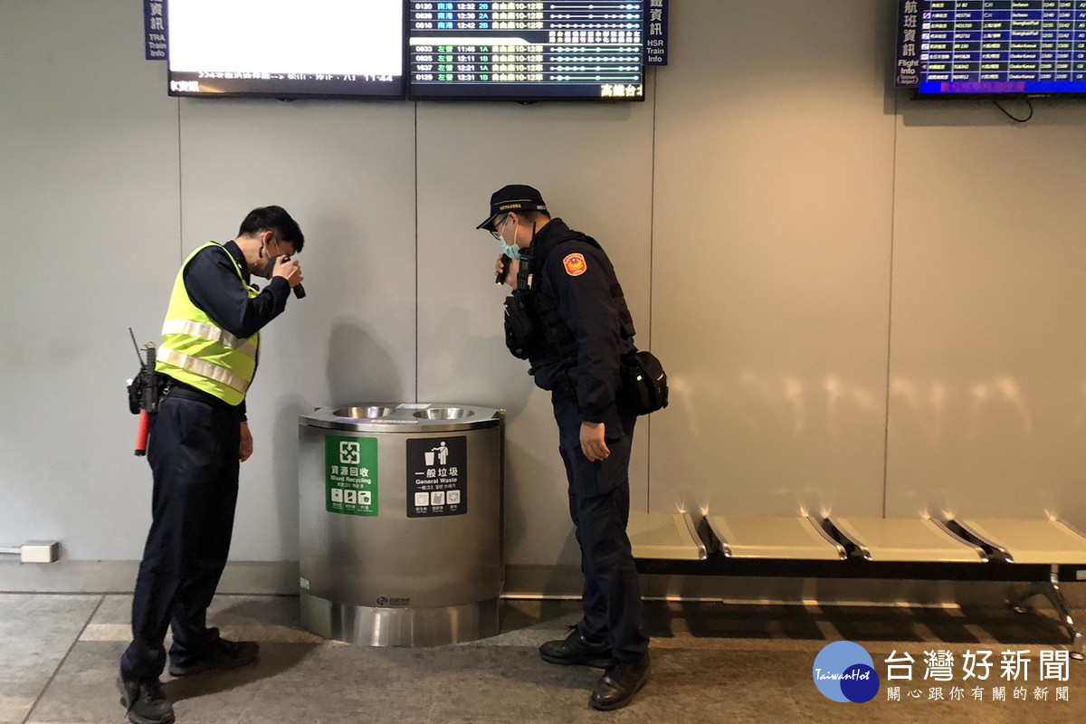 桃捷公司接獲放置爆列物恐嚇電話,警方於機捷沿車站進行巡檢。<br /><br />