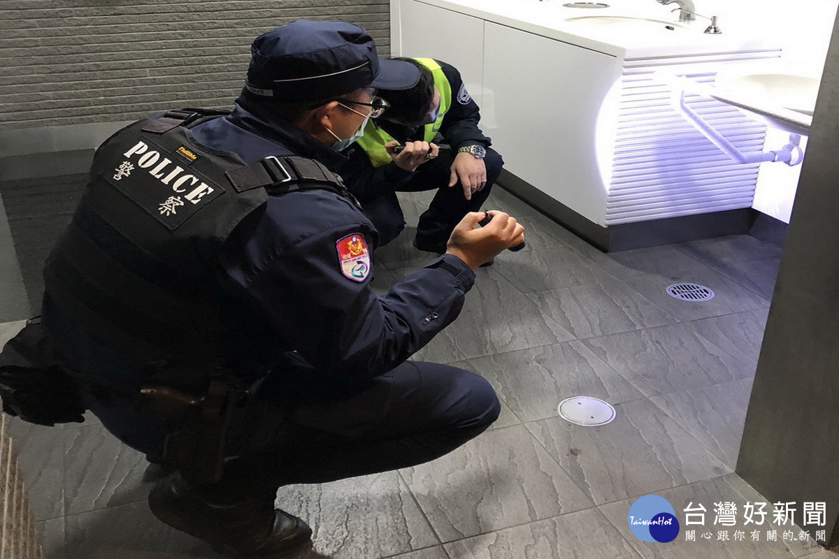 桃捷公司接獲放置爆列物恐嚇電話,警方於機捷沿車站進行巡檢。<br /><br />