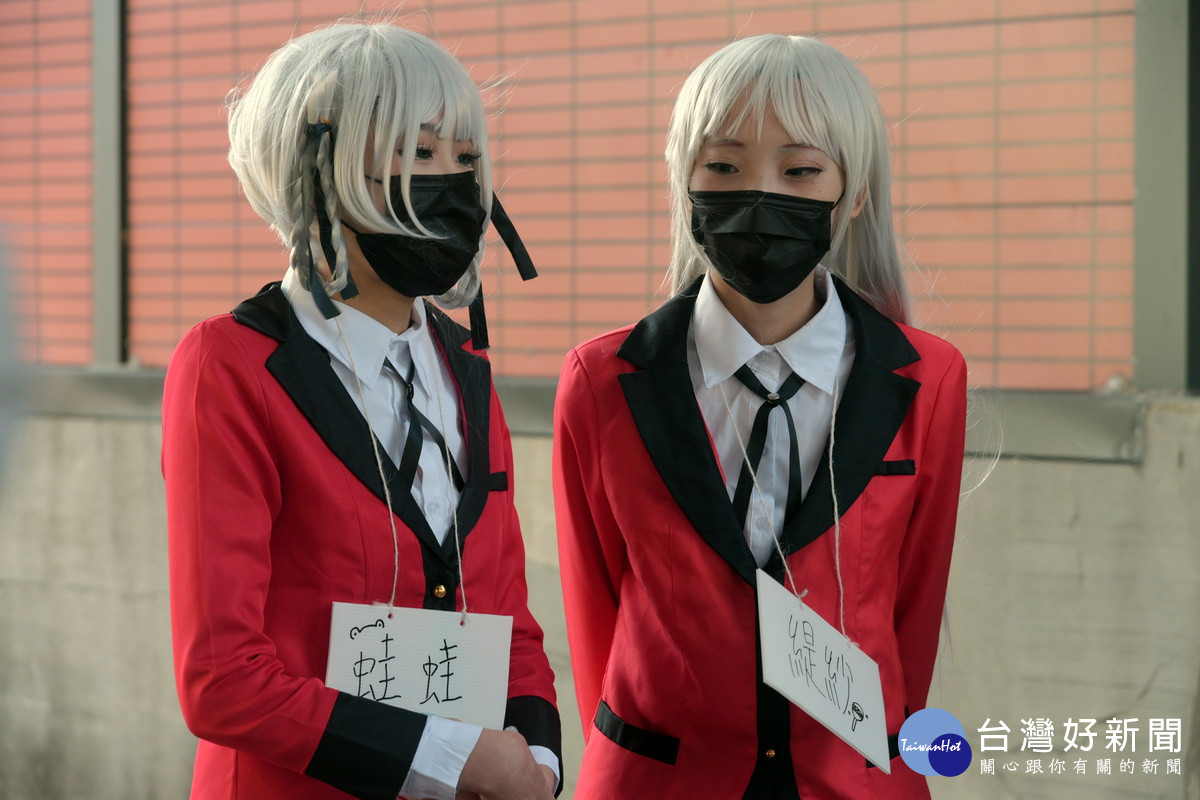 MONA漫研交流會中,學生Cosplay成為自己最喜愛的人物。