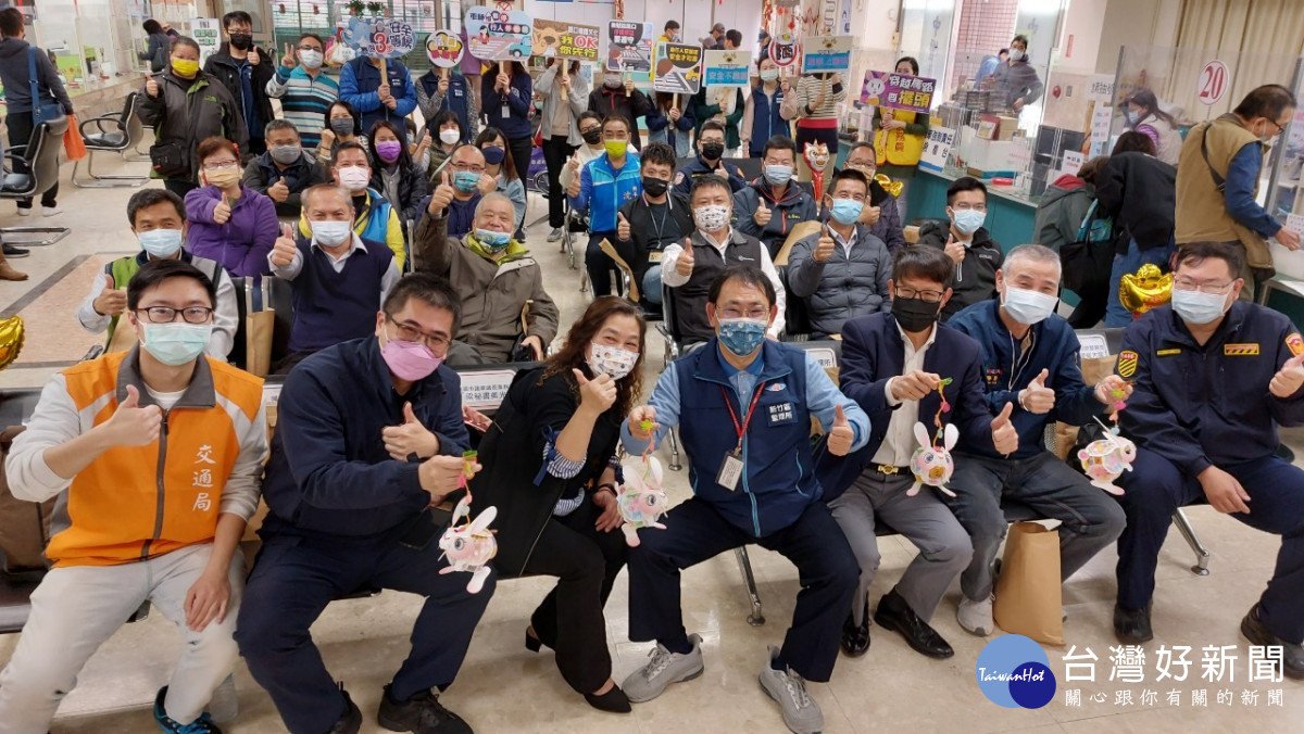 新竹區監理所中壢監理站為促進道路交通安全,跨機關辦理「元宵猜燈謎」活動。