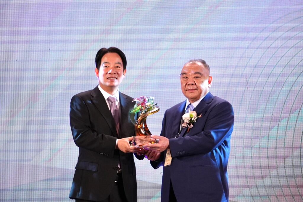 麗寶集團董事長吳寶田致詞時,也為台灣觀光業者請命,盼觀光局盡速改制為觀光署