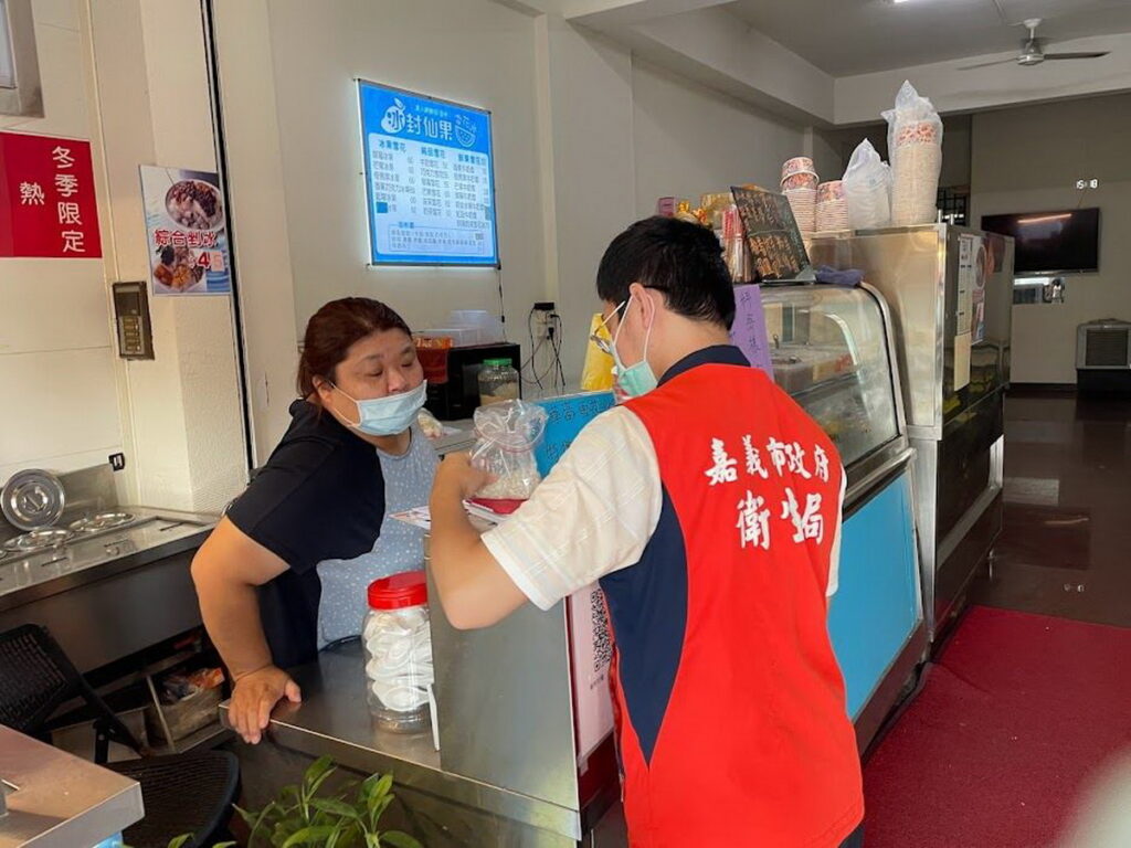 嘉義市政府衛生局針對本市飲冰品店、甜品店、超市、賣場等營業場所進行抽驗