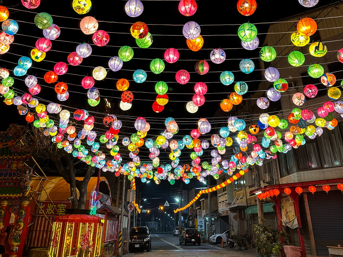 元宵節嘉義縣朴子小鎮全台唯一「御賜燈花」配天宮賞花燈過元宵 嚐古早味