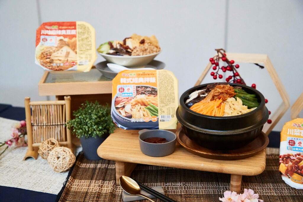 ▲東森購物推出「共善商品」為「東森農場-蔬食餐盒」,圖為韓式經典拌飯。